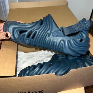 *RARE* BRAND NEW SALEHE BEMBURY CROCS